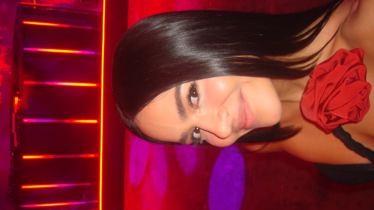 Giullia Buscaccio na festa de 15 anos da Netflix