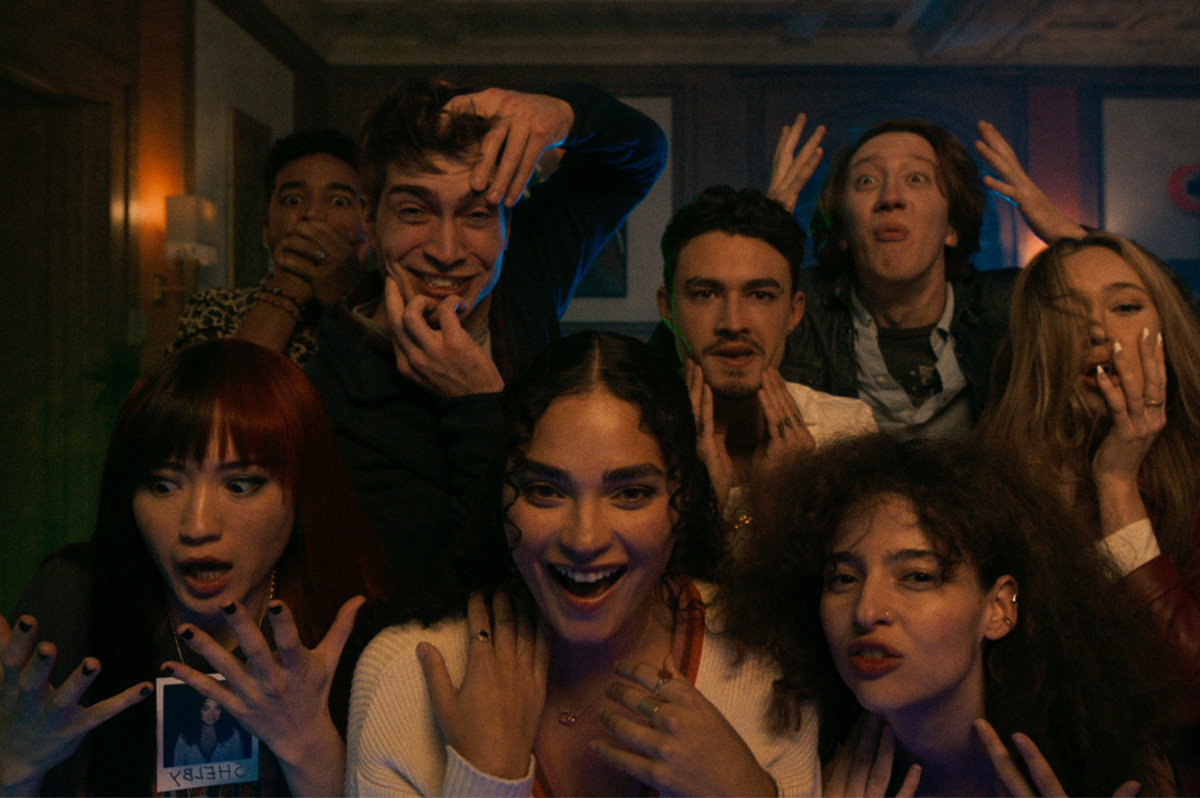 Reina Hardesty as Brooke, Devon Terrell as Reuben, James Morosini as Cyrus, Brittany O’Grady as Shelby, Gavin Leatherwood as Dennis, Nina Bloomgarden as Maya, David Thompson as Forbes and Alycia Debnam-Carey as Nikki in ‘It's What's Inside’.