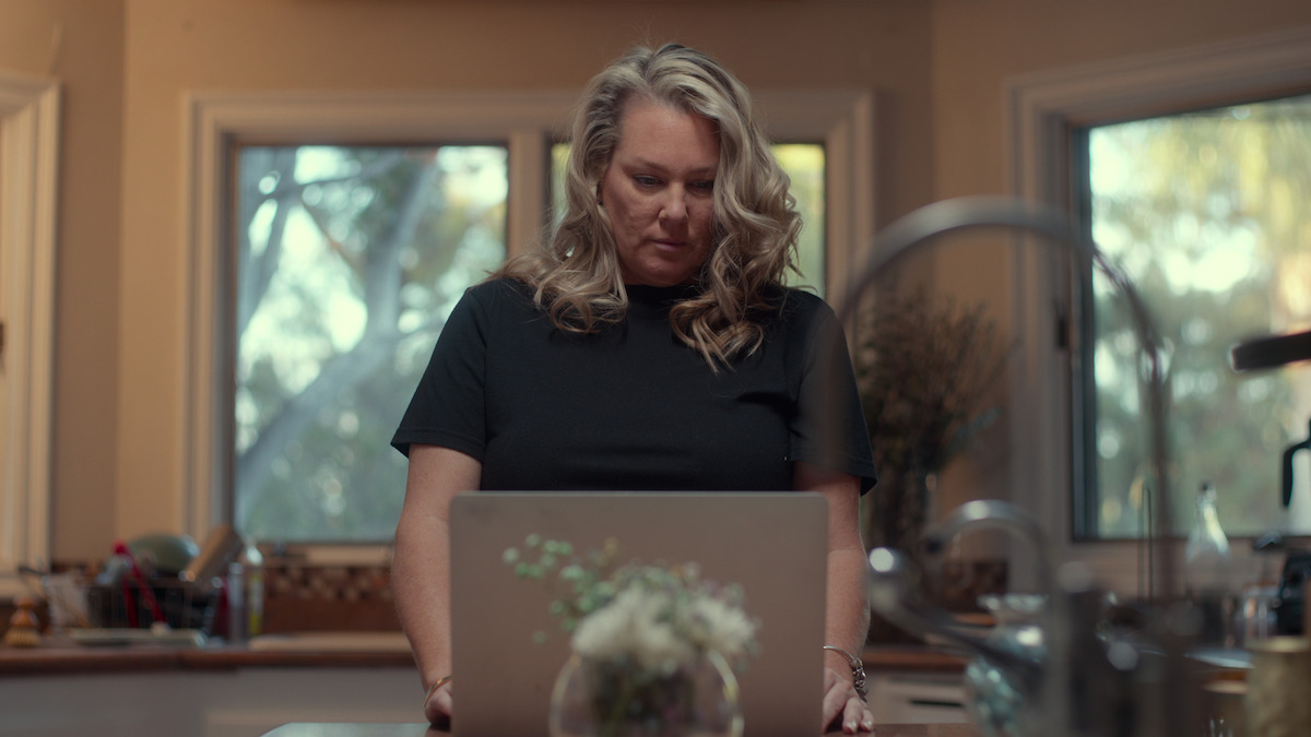 Steevy Areeco at her laptop