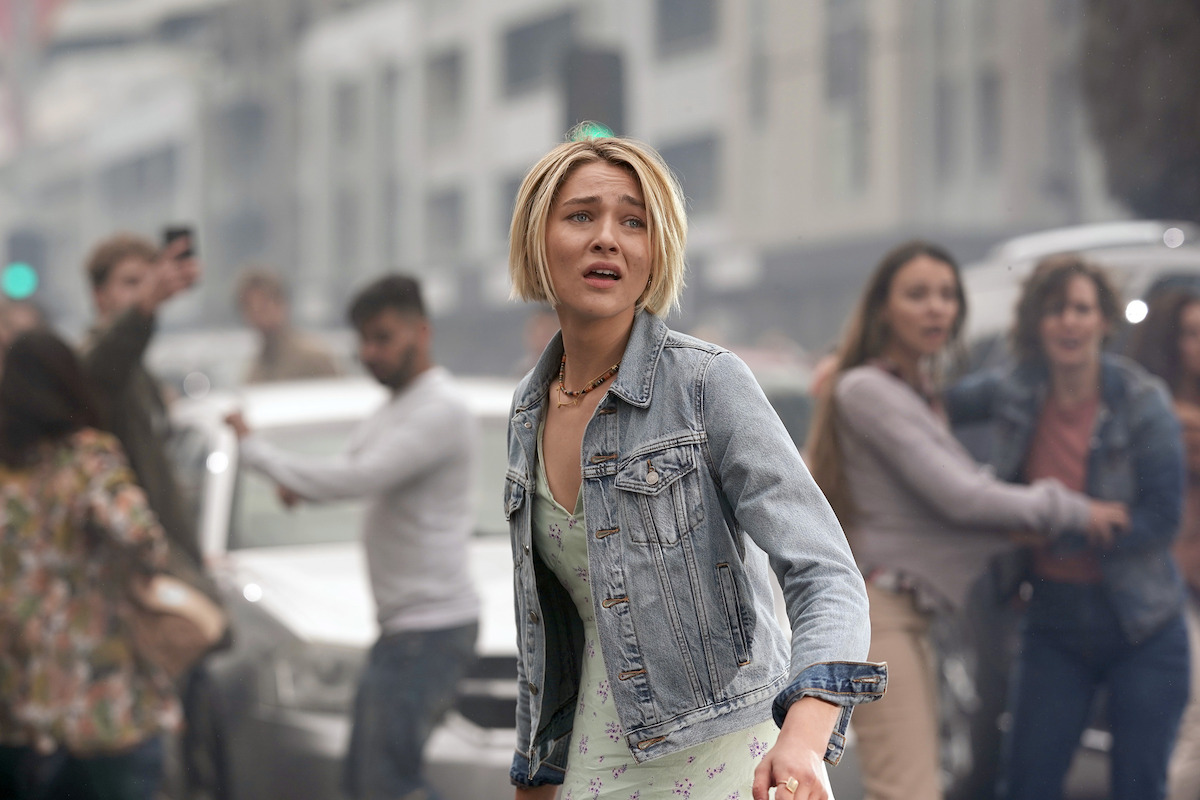 Zyra Gorecki as Izzy Harris runs fromthe sinkhole in ‘La Brea.’