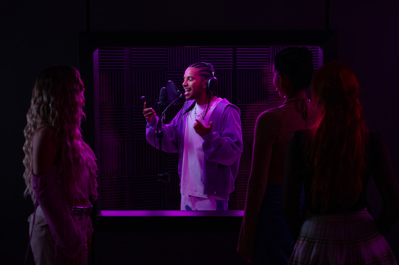 Tyler Dean Flores as Santi