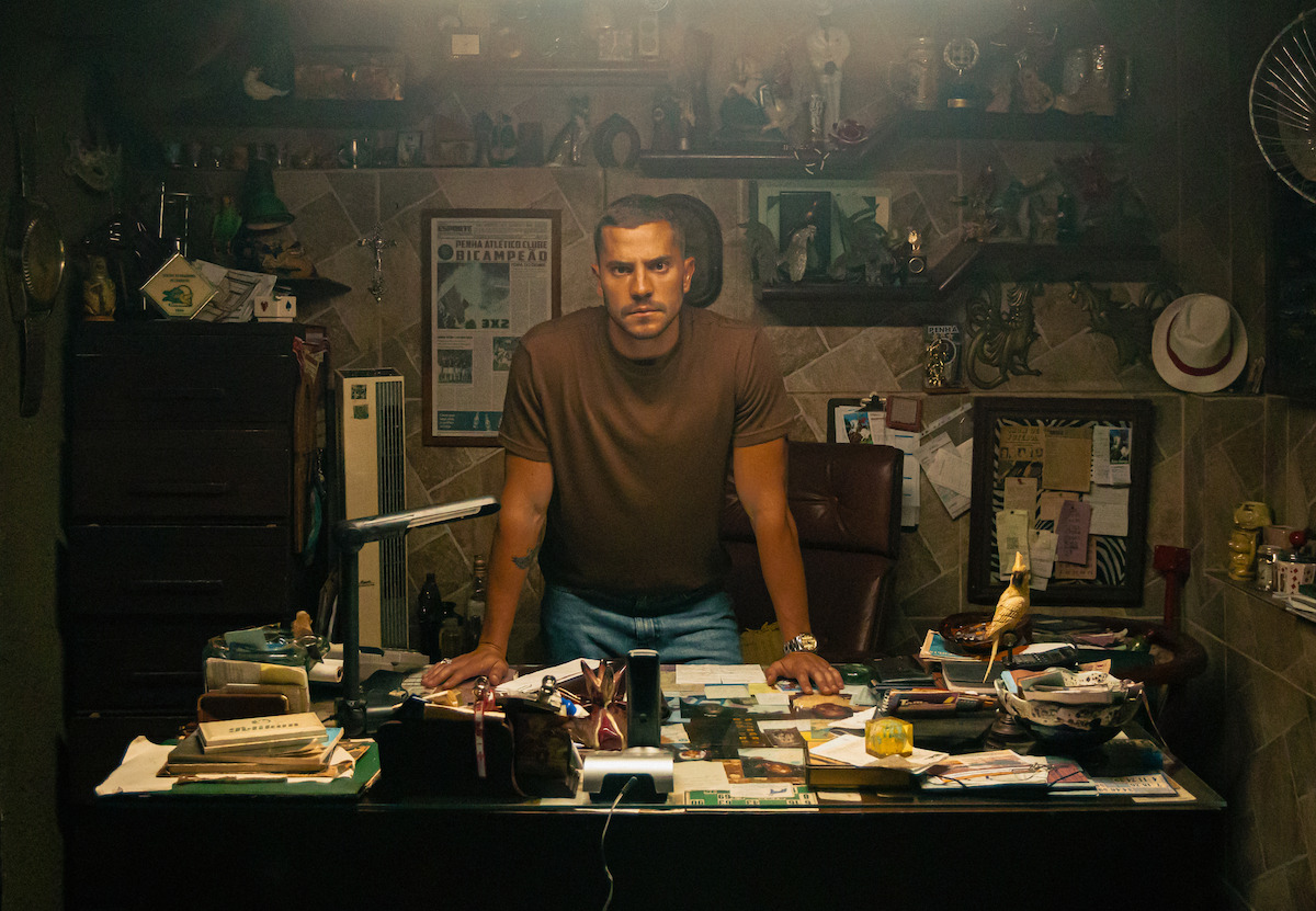 André Lamoglia em cena pela série “Donos do Jogo”