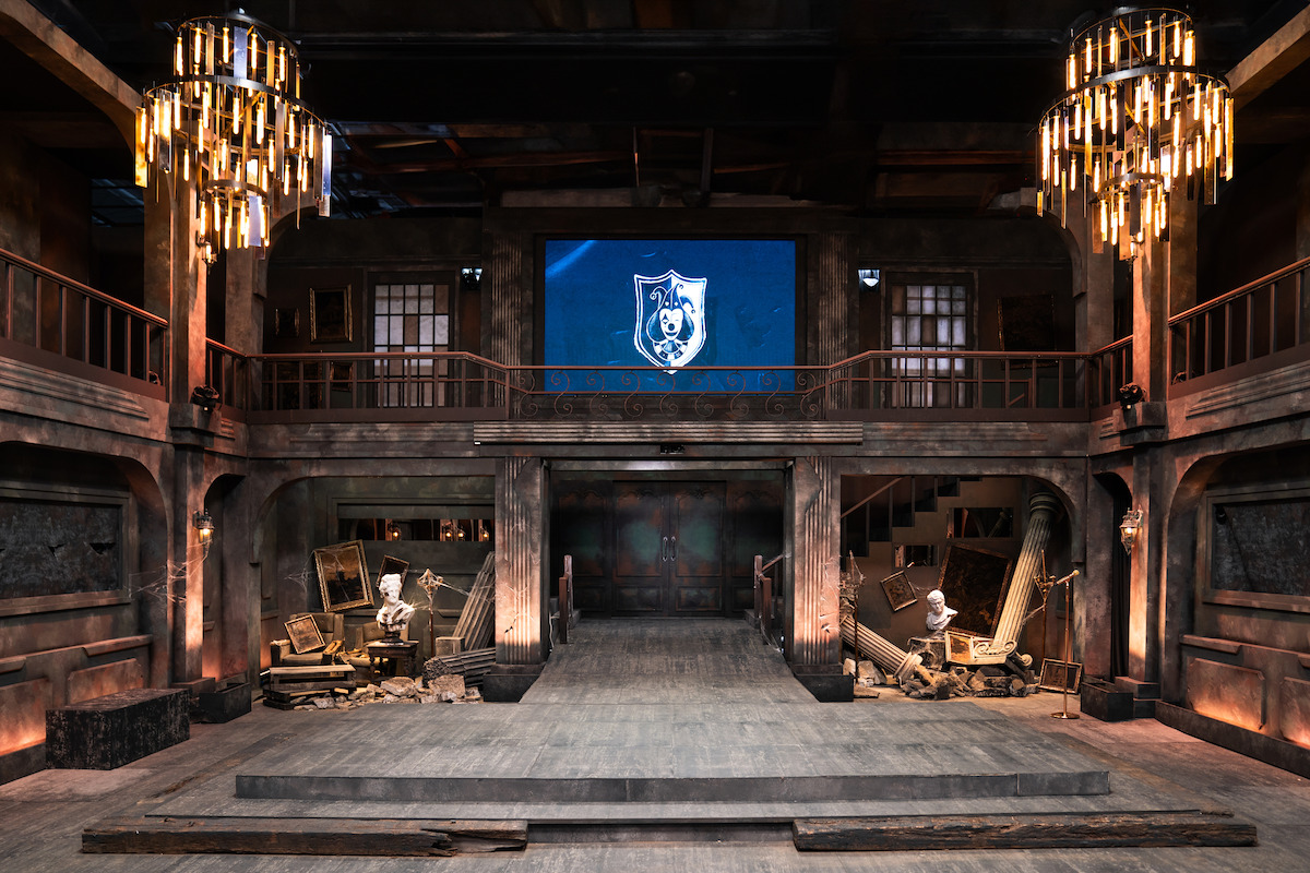 An empty stage in 'Comedy Revenge'.