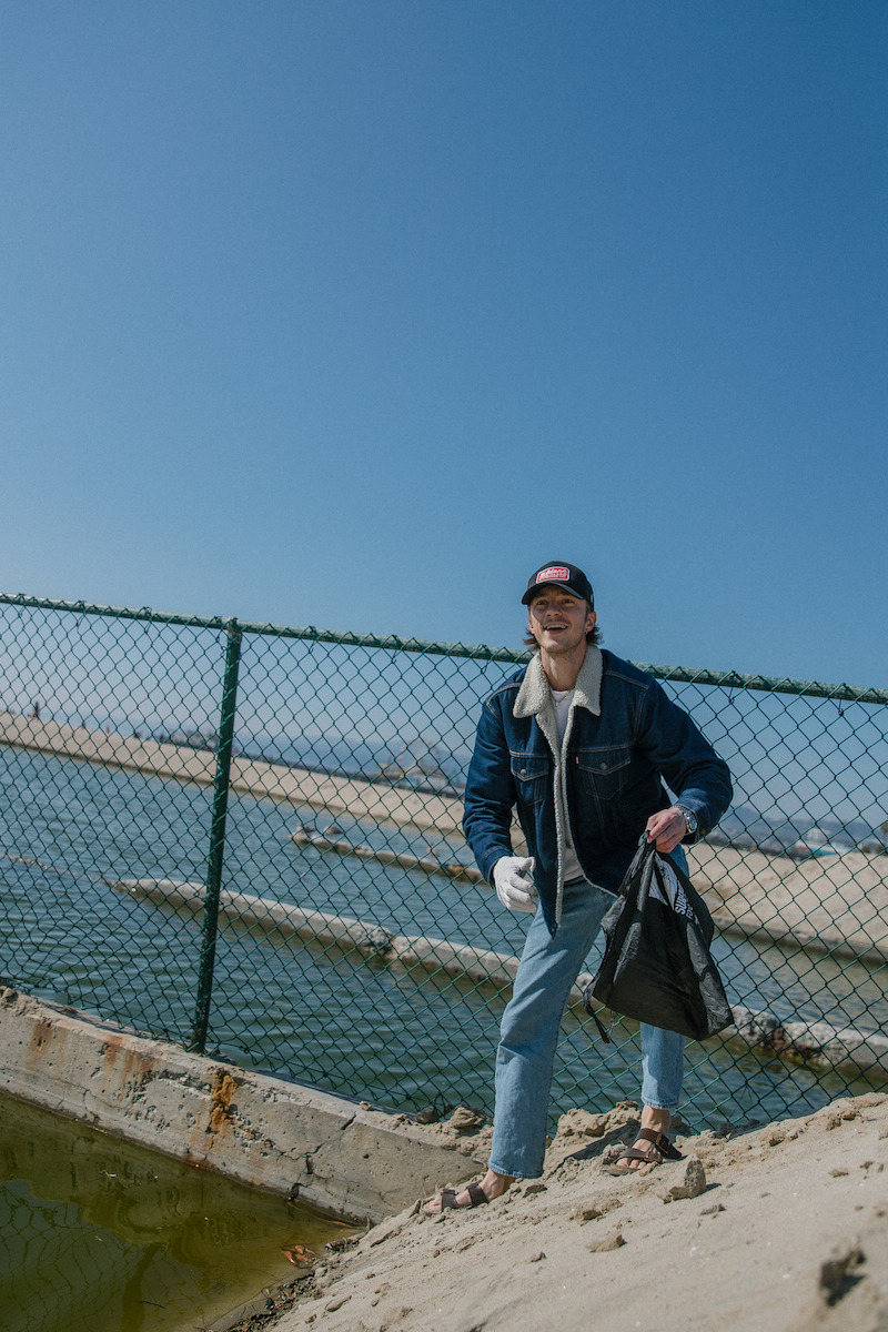 Poguelandia beach cleanup