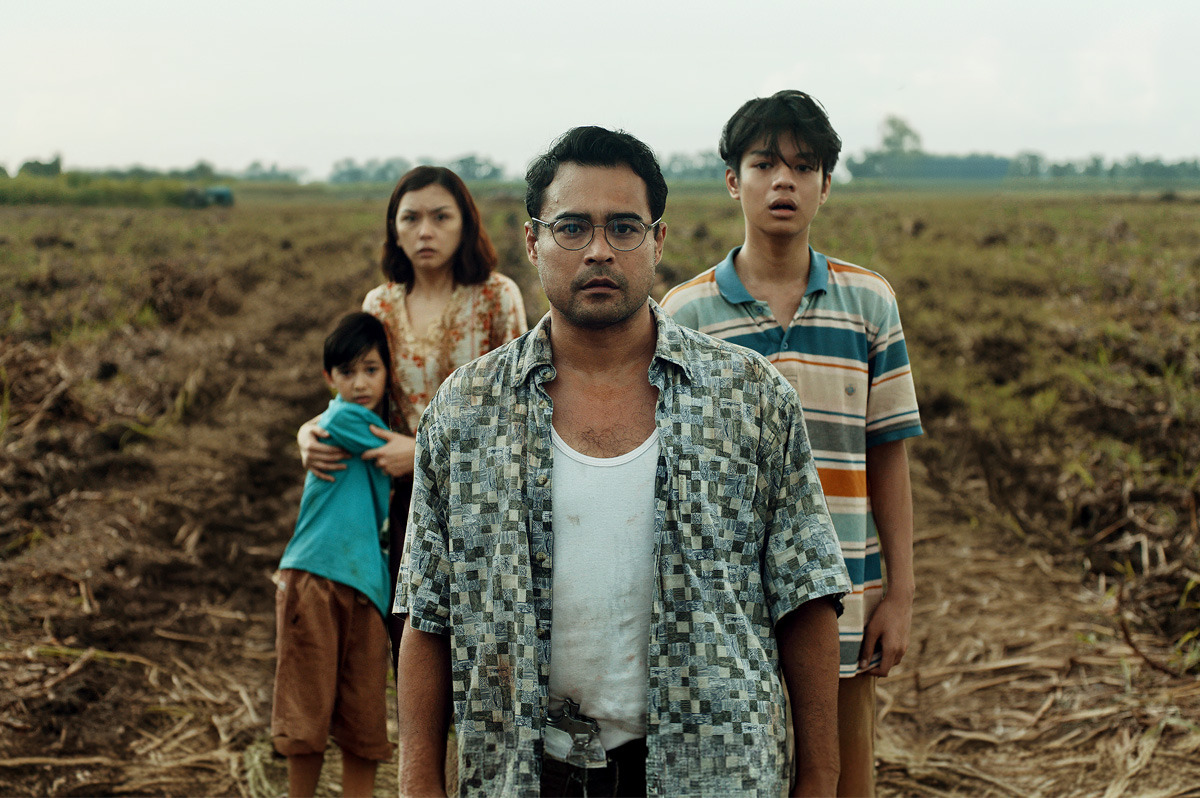 Sid Lucero, Beauty Gonzalez and other cast from 'Outside'.