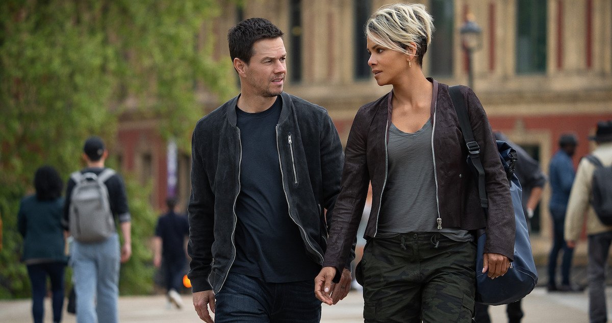 Mark Wahlberg and Halle Berry walking next to one another 