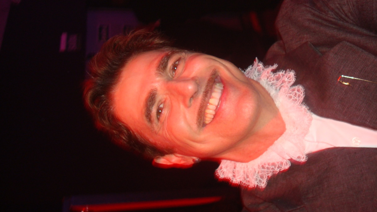 Reynaldo Gianechinni na festa de 15 anos da Netflix