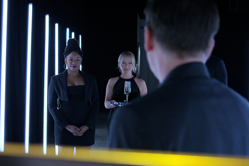 Jazz Raycole, como Izzy Letts, e Becki Newton, como Lorna Crane.