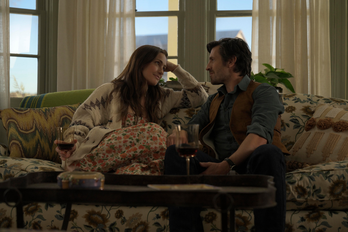 Minka Kelly as Quinn and Eoin Macken as Davis in ‘Ransom Canyon’
