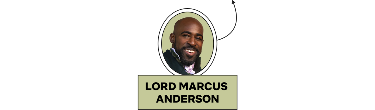 Retrato de um homem sorridente de terno sobre uma caixa com o nome "Lorde Marcus Anderson" escrito em letras maiúsculas em negrito sobre um fundo claro simples.