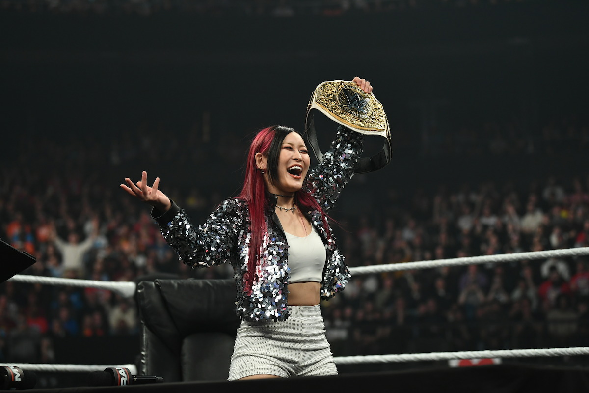 Iyo Sky holding her belt