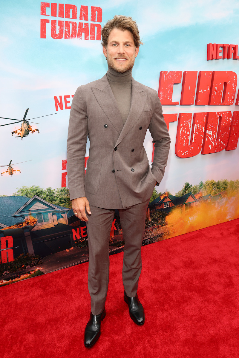 Travis Van Winkle at the FUBAR red carpet premiere.