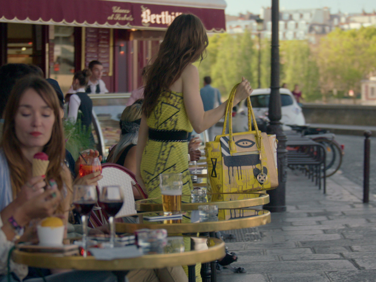 12 stunning bags Lily Collins carried in 'Emily in Paris' that we