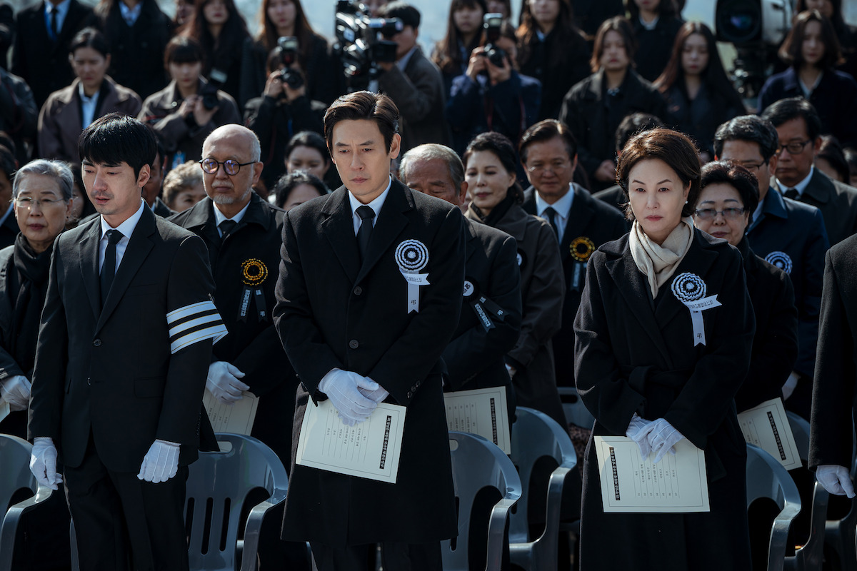 Sul Kyung-gu as Park Dong-ho and Kim Mi-sook as Choi Yeon-sook in ‘The Whirlwind’