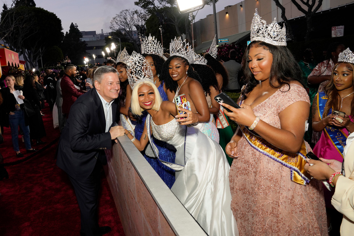 Ted Sarandos and college queens at the premiere of ‘Queen Charlotte’
