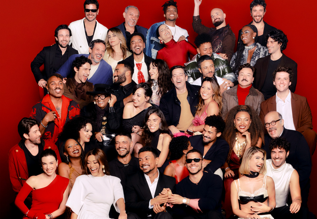 Foto feita pelo duo Mar+Vin reuniu diversos atores e atrizes na festa de 15 anos da Netflix no Brasil