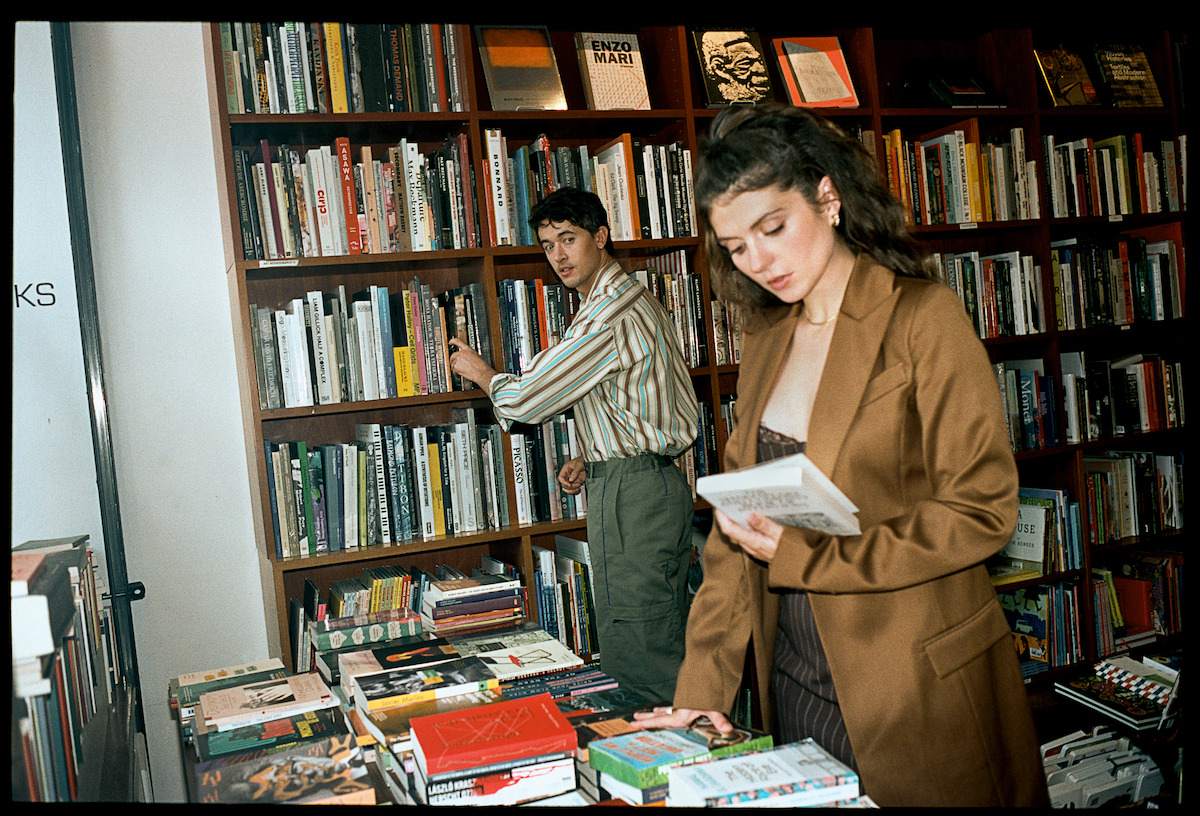 Tom Blyth and Emily Bader