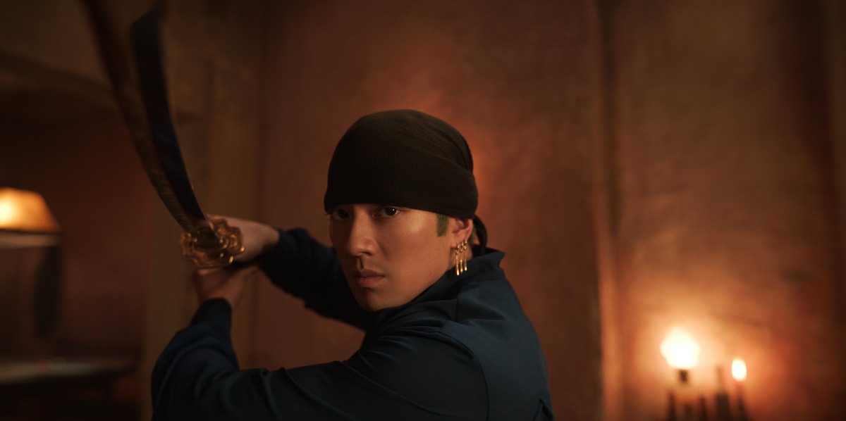 Mackenyu sebagai Roronoa Zoro di 'One Piece' Season 2.