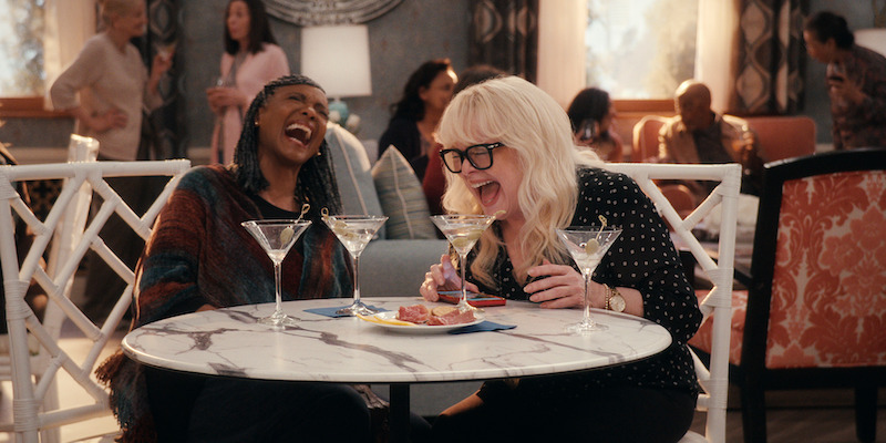 Margaret Avery as Florence and Sally Struthers as Virginia in Season 1 of 'A Man on the Inside'
