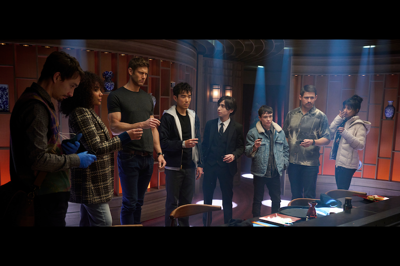 Cast of Umbrella Academy in a behind the scenes photo. 