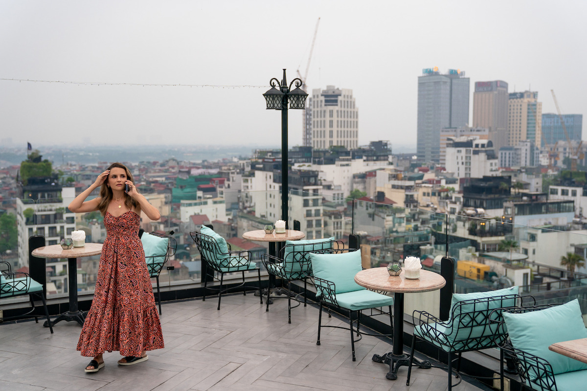 Rachael Leigh Cook as Amanda in A Tourist's Guide to Love.
