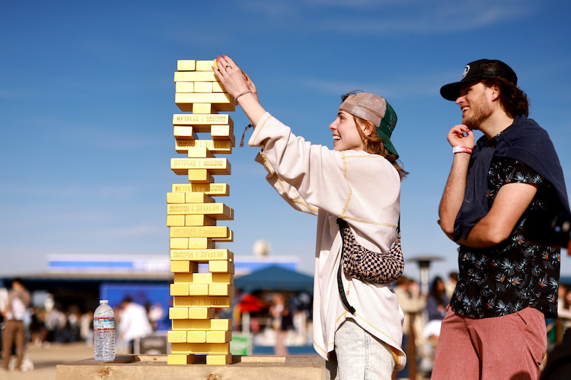 people playing jenga