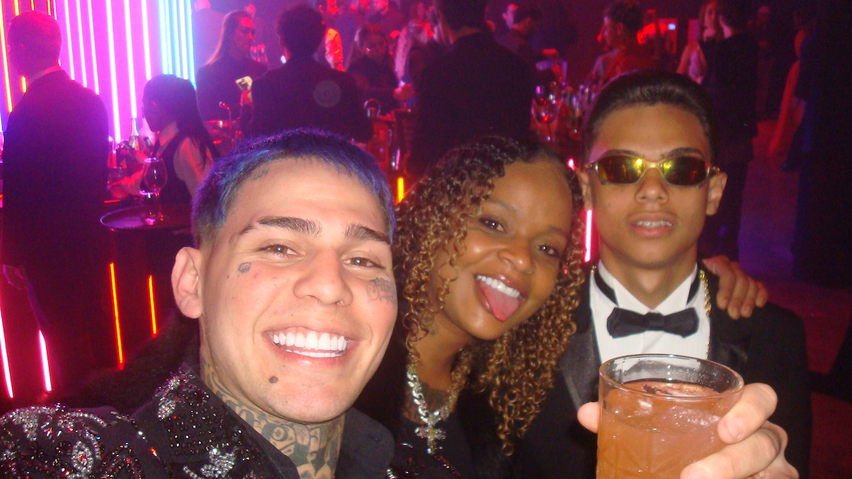Traplaudo, MC Dricka e MC Chaveirin na festa de 15 anos da Netflix