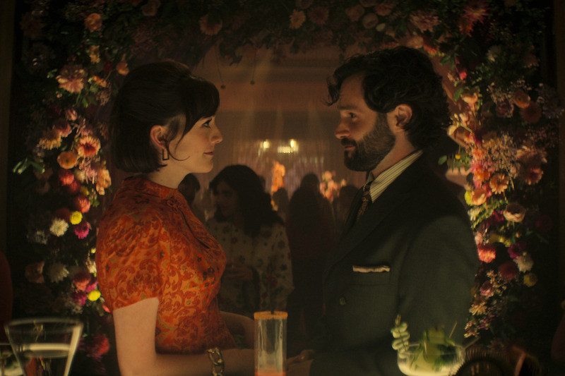 Ritchie and Badgley as Joe and Kate at a party. 