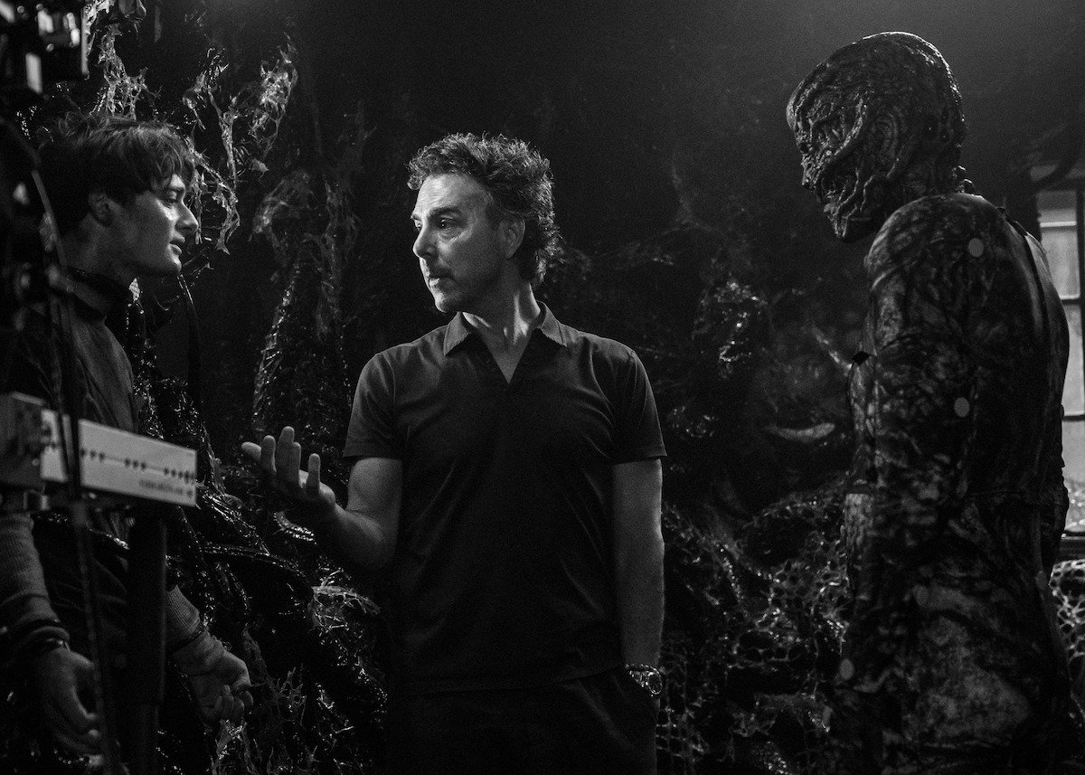 STRANGER THINGS: SEASON 5. (L to R) Noah Schnapp as Will Byers, Executive Producer Shawn Levy, and Jamie Campbell Bower as Vecna behind the scenes of Stranger Things: Season 5.