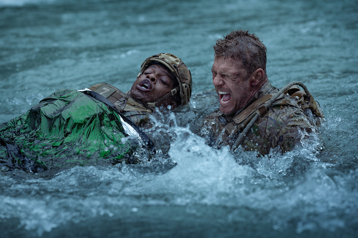 Stephan James as 7 and Alan Ritchson as 81 in ‘War Machine’