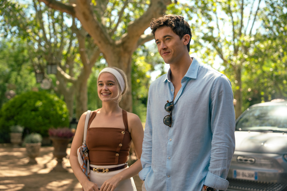 Sarah Catherine Hook as Sarah and Tom Blyth as Alex in ‘People We Meet on Vacation’