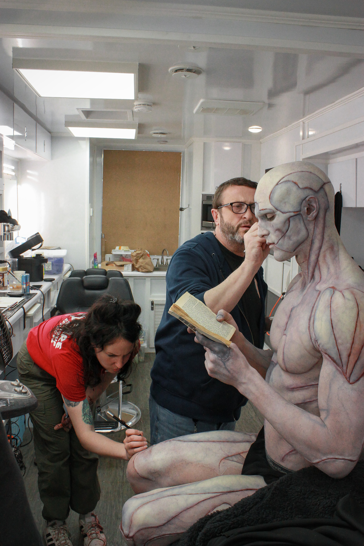 Jacob Elordi as the Creature behind the scenes.