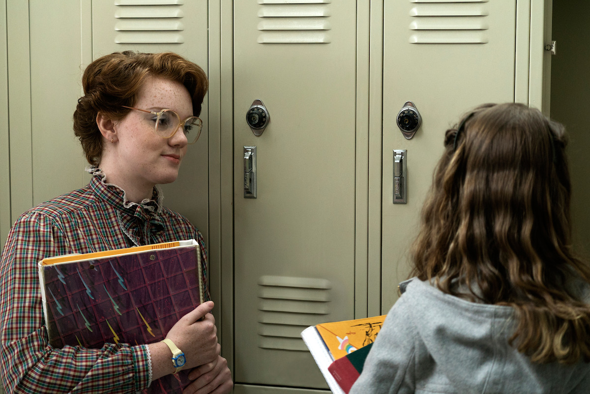 I like to believe that Nancy was thinking about Barb in this moment : r/ StrangerThings