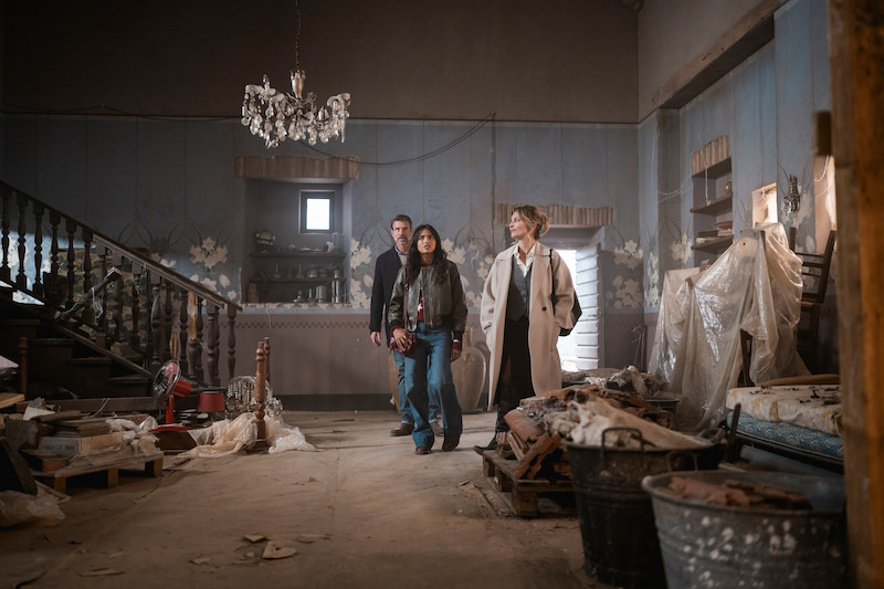 Scott Foley as Eric, Maia Reficco as Olivia and Violante Placido as Francesca in 'La Dolce Villa.'