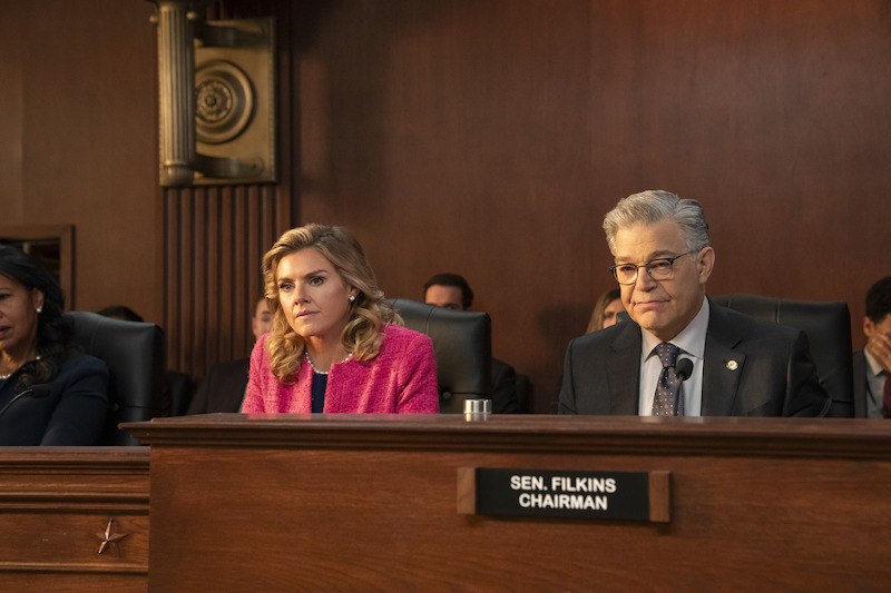Eliza Coupe as Senator Margery Bay Bix, Al Franken as Senator Aaron Filkins in episode 108 of 'The Residence'.