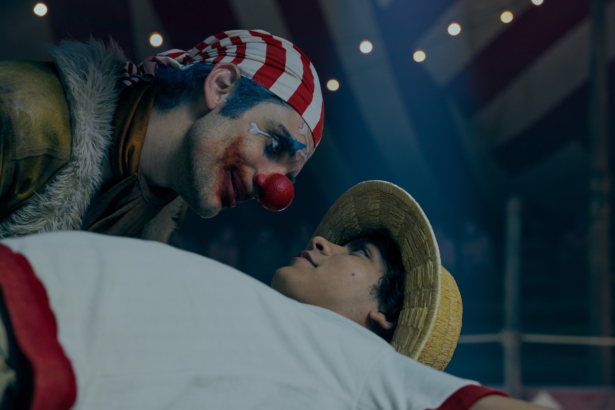 Jeff Ward as Buggy The Clown, Iñaki Godoy as Monkey D. Luffy in Season 1 of ‘ONE PIECE.’