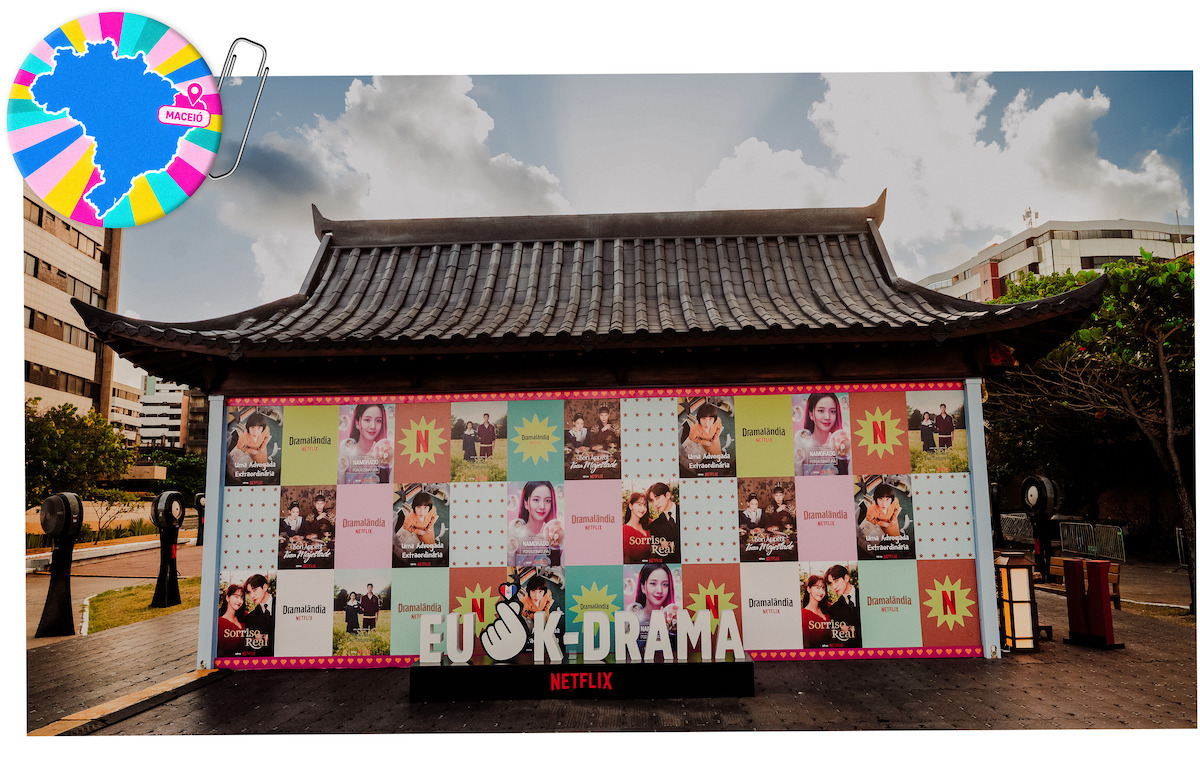 Stand da campanha ‘Dramalândia’, da Netflix, com títulos de K-drama