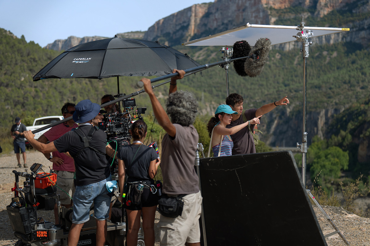 Emily Bader and Tom Blyth on the set of ‘People We Meet on Vacation’