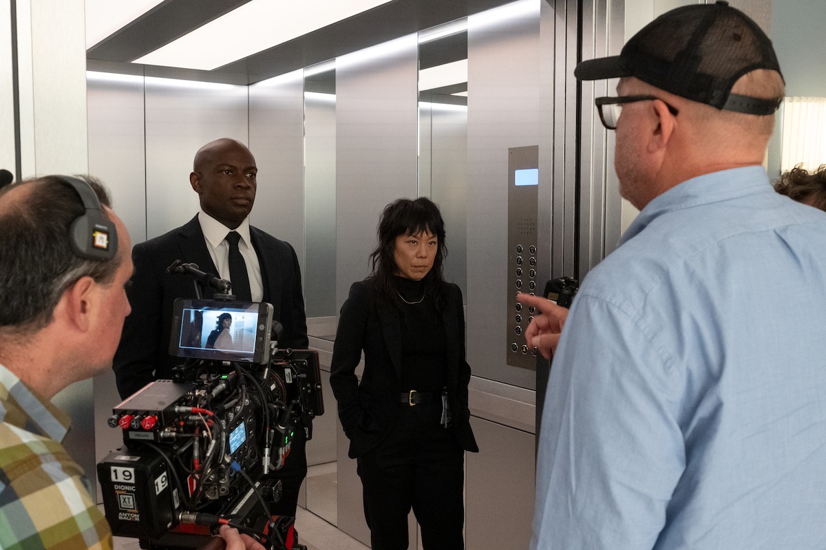 Camera operator Richard Bradbury, David Gyasi as Austin Dennison, Ali Ahn as Eidra Park, Director/executive producer Alex Graves in ‘The Diplomat’