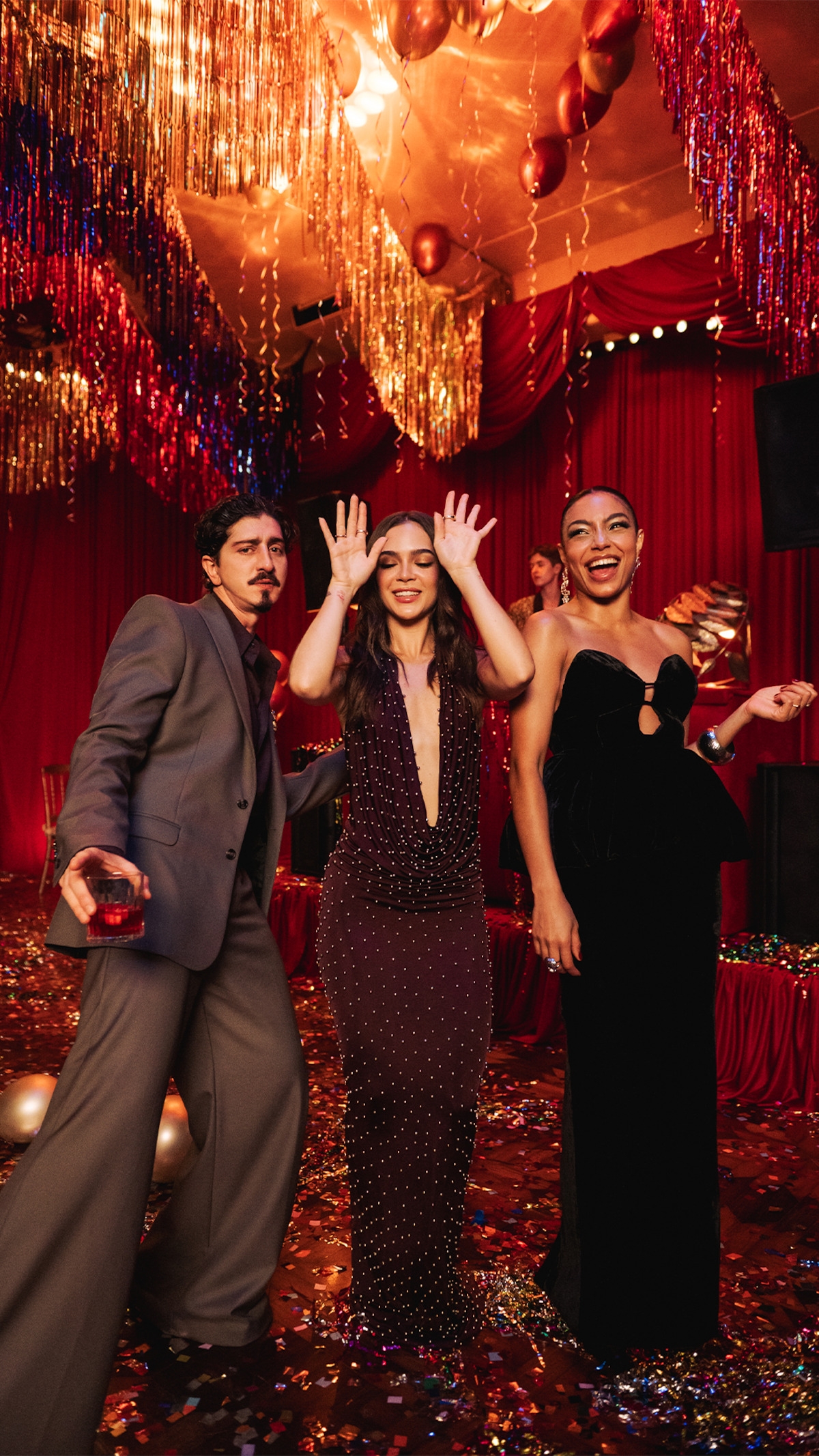 Johnny Massaro, Mel Maia e Any Gabrielly na festa de 15 anos da Netflix no Brasil