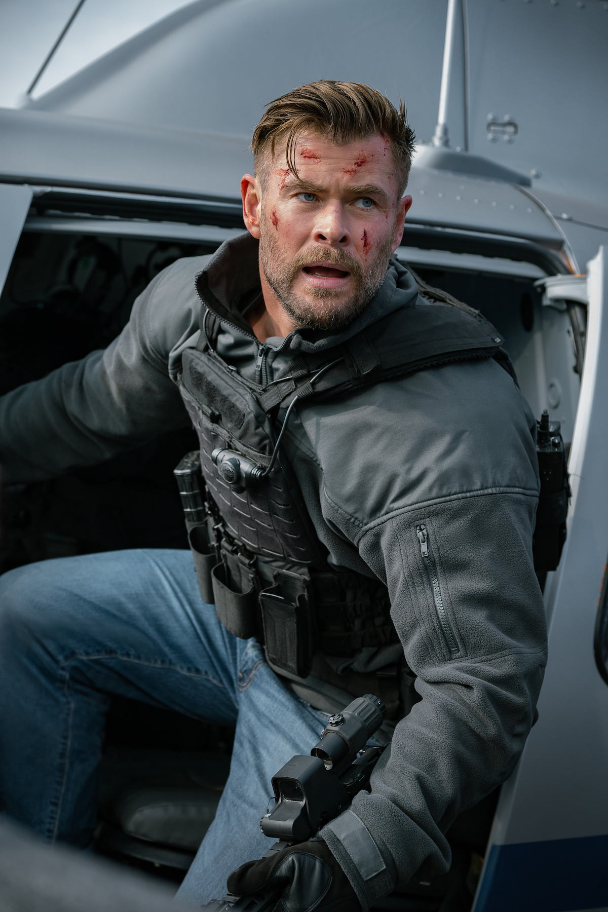 Chris Hemsworth Sign On For 'Shadow Runner' 