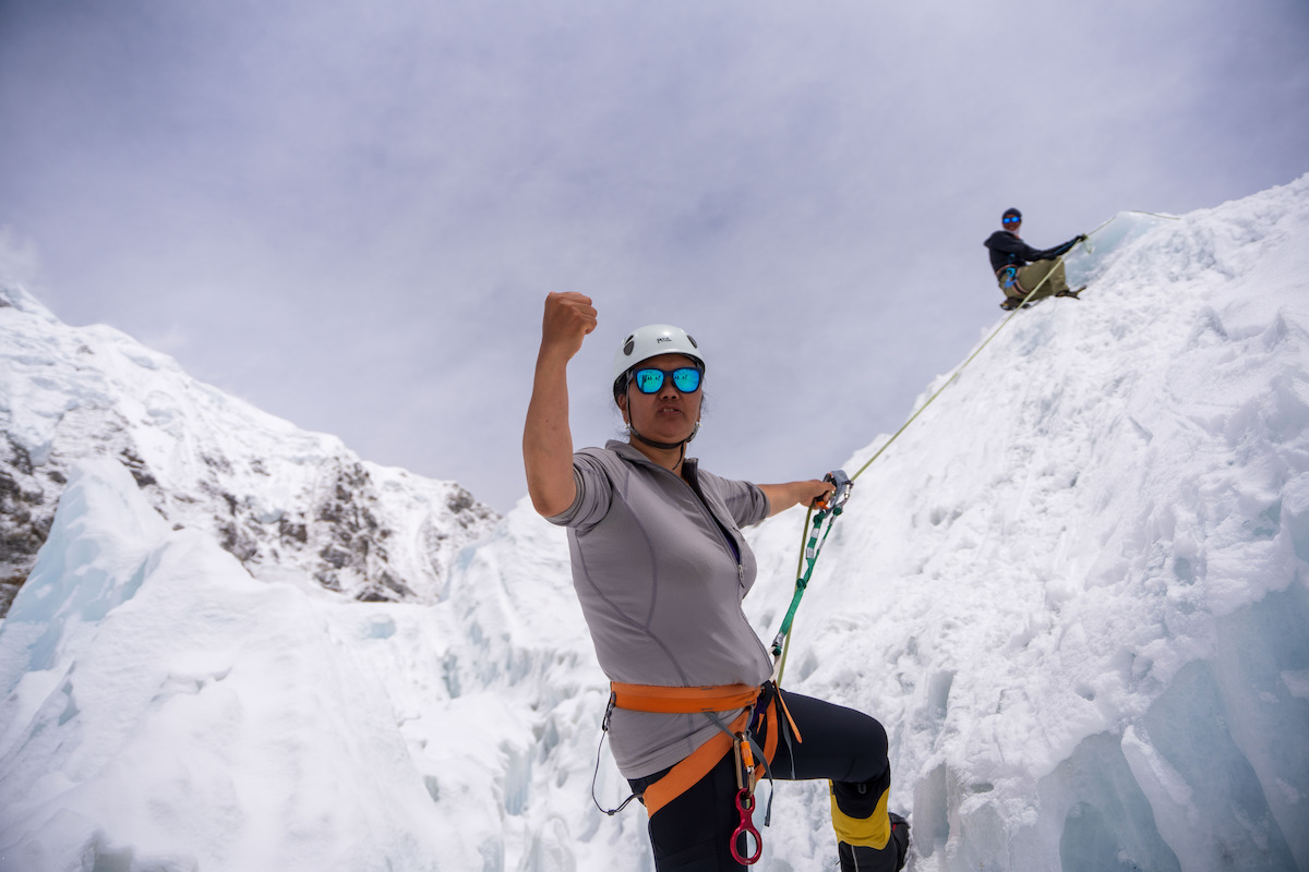 Lhakpa Sherpa raising her first while climbing in ‘Mountain Queen: The Summits of Lhakpa Sherpa’