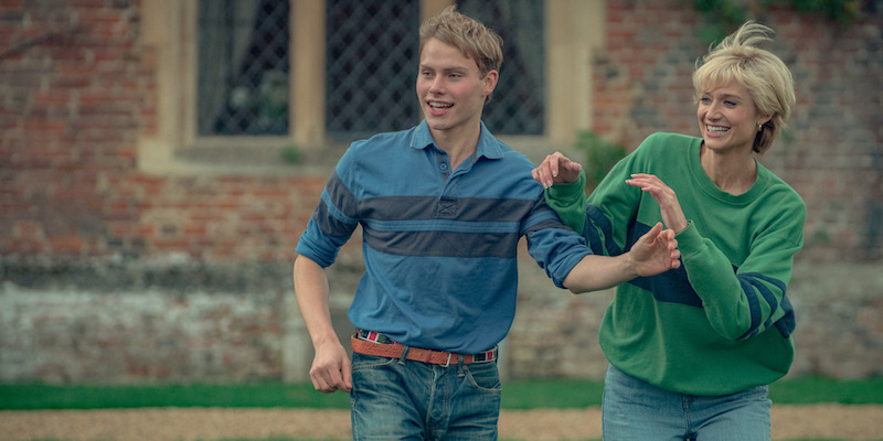 Green sweater, jeans, sneakers 