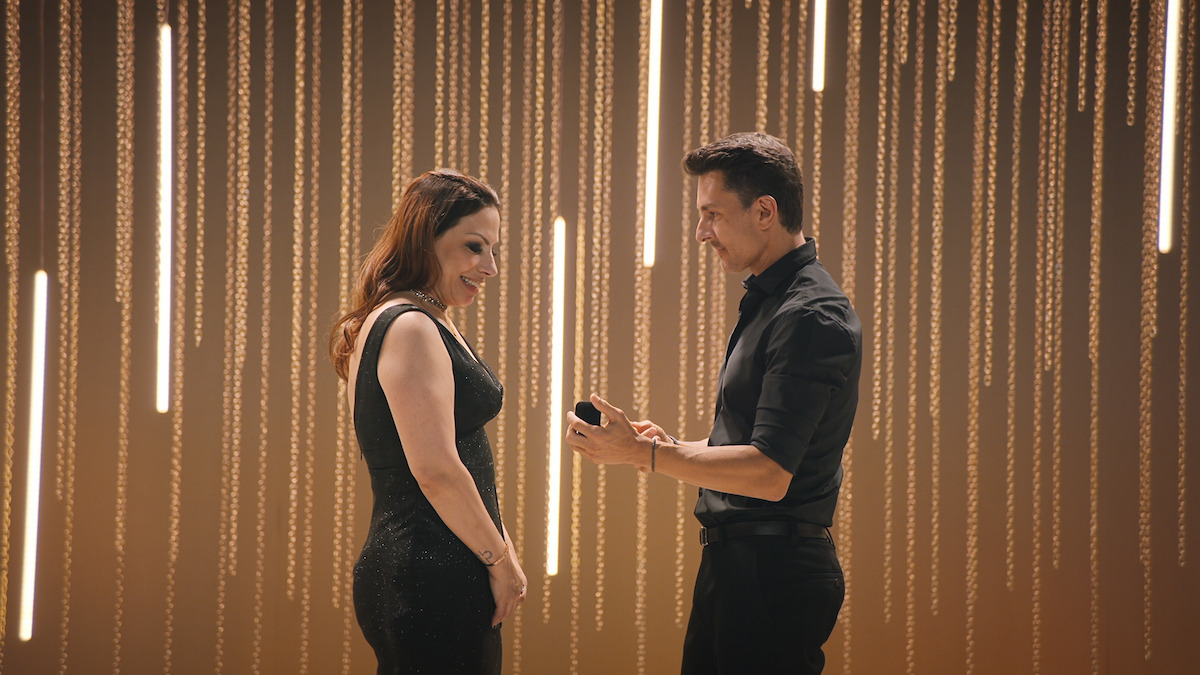 Leonardo presents a ring to Lica.