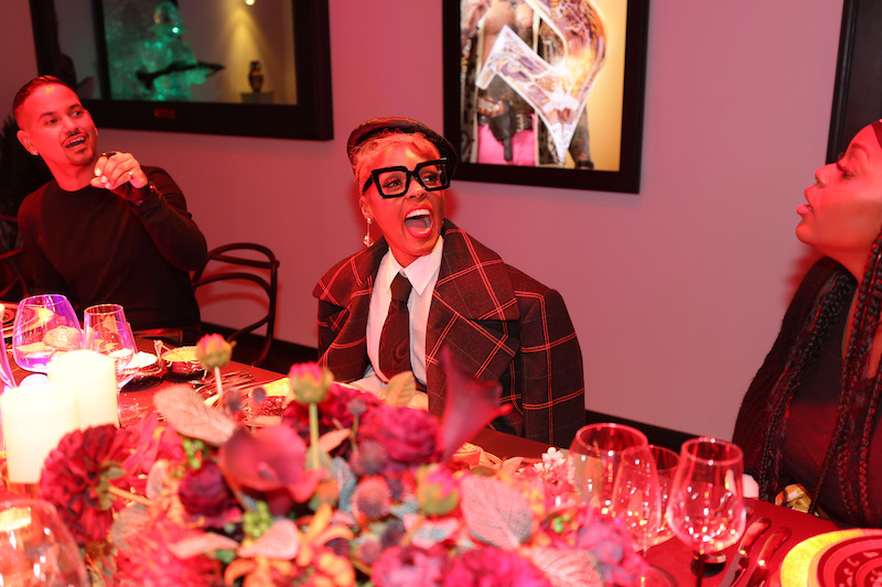 ‘Glass Onion: A Knives Out Experience’