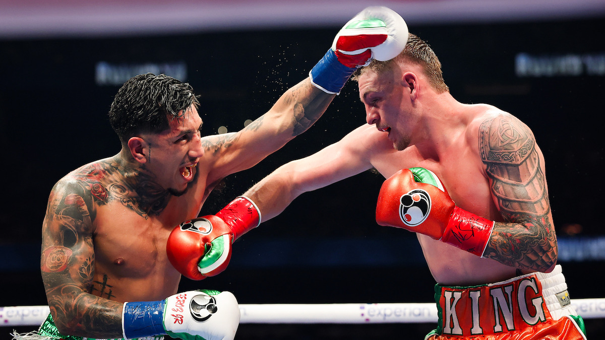 Callum Walsh and Fernando Vargas Jr. in the ring.