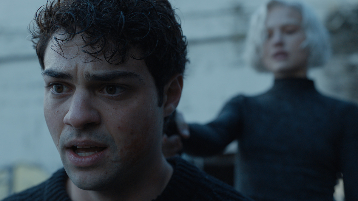 The first few minutes of 'The Recruit' season 2.