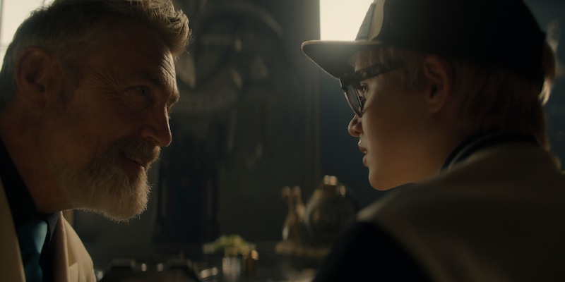 (L to R) Vincent Regan as Vice-Admiral Garp, Morgan Davies as Koby