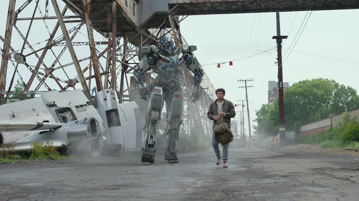 Noah (Anthony Ramos) and Mirage (Pete Davidson) on the move in ‘Transformers: Rise of the Beasts.’
