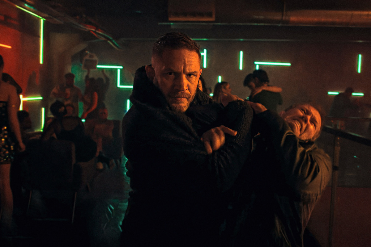 Tom Hardy as Walker fights a man in a club in 'HAVOC'